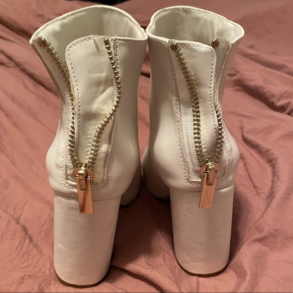 White booties, size 10, in new condition. - Picture 2 of 4